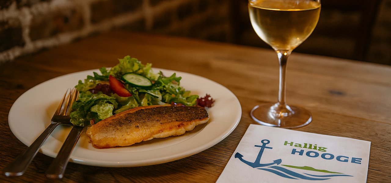Gastronomie auf Hallig Hooge mit Logo