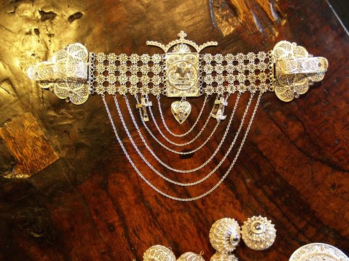 Schmuck der Hooger Tracht